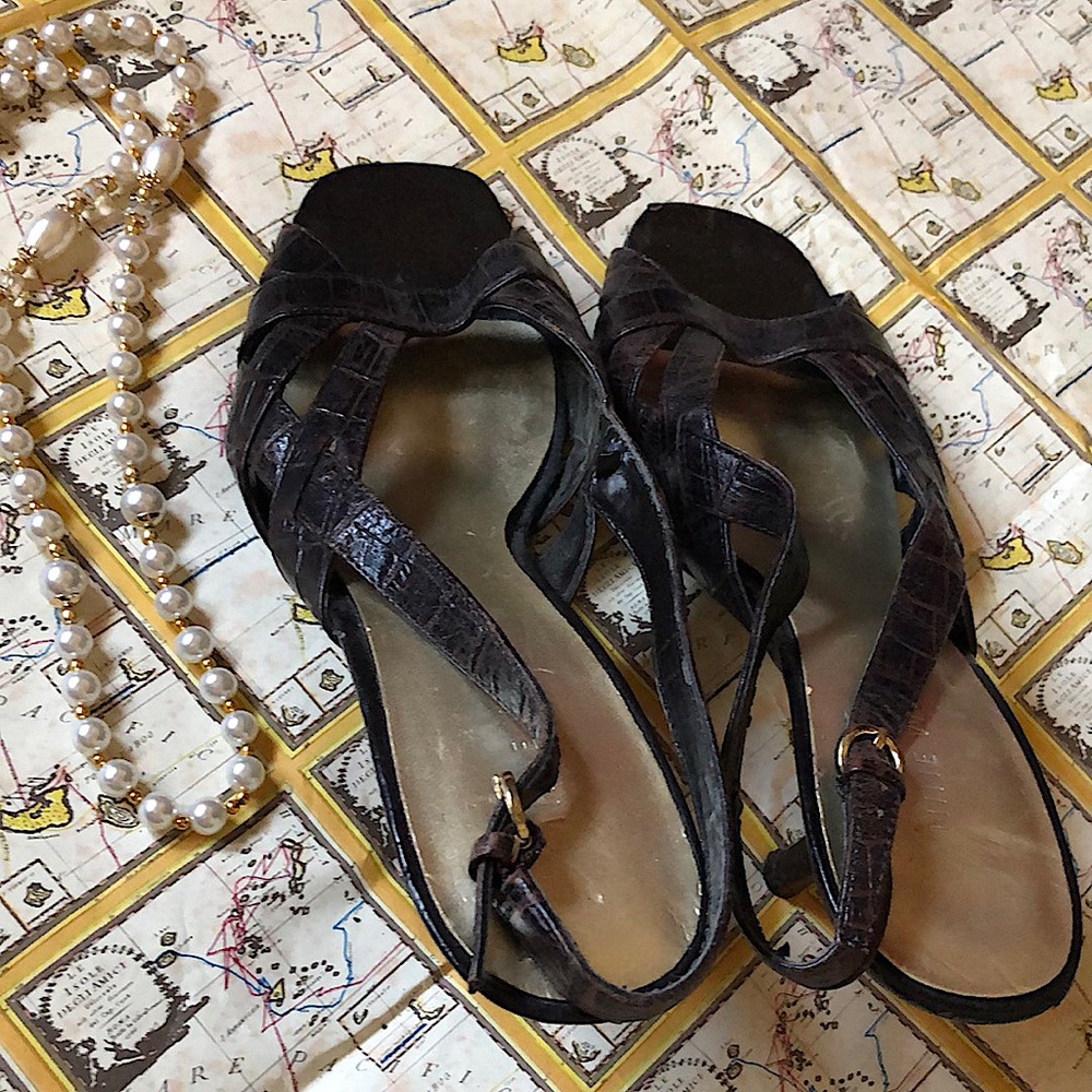 Nine West 7M Brown Alligator Strappy Sandals